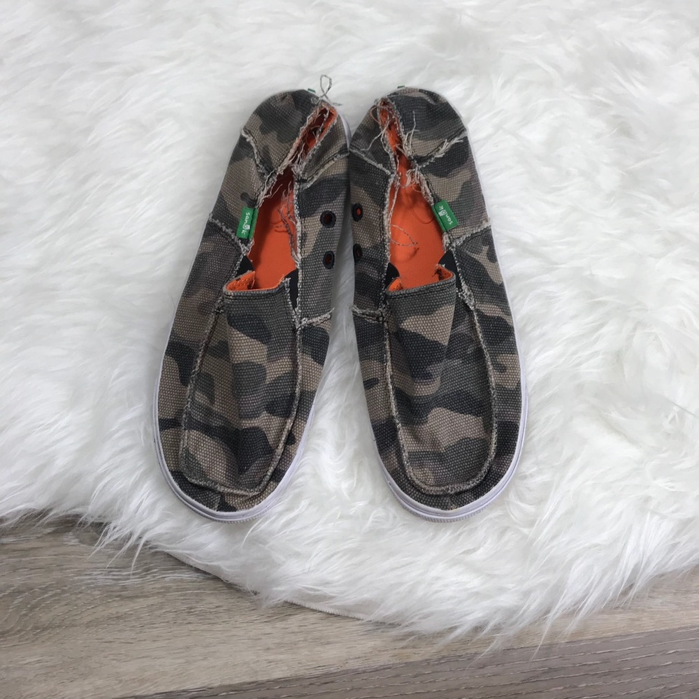Sanuk camo loafers size 6